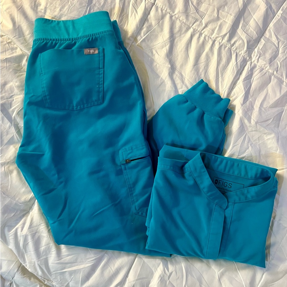 FIGS Teal Set.